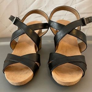 Lifestride Black and Tan wedges.